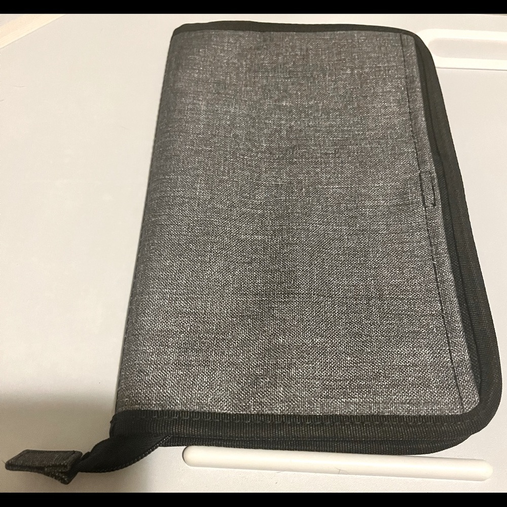 Never used Thirty-One Get Creative Zipper Pouch